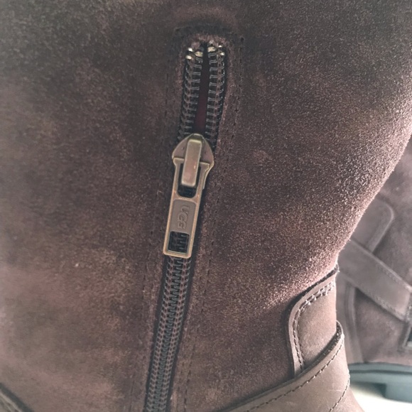 UGG Australia Women’s Thomsen Boot
Size US 6.5, 10 - Picture 3 of 16